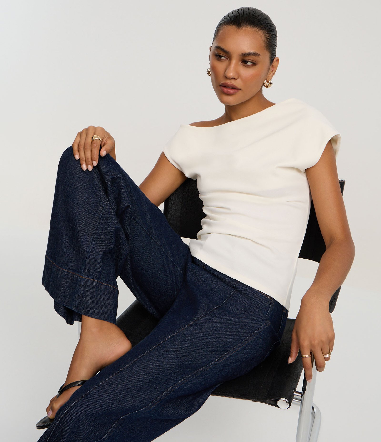 Calça Pantalona em Jeans com Friso Frontal Azul Escuro 5