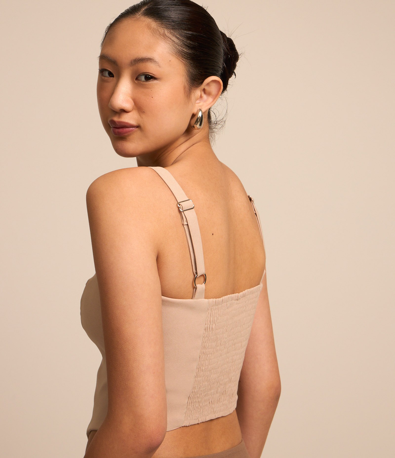 Blusa Corsetada em Bengaline com Alça Fina e Ponta Bege 3