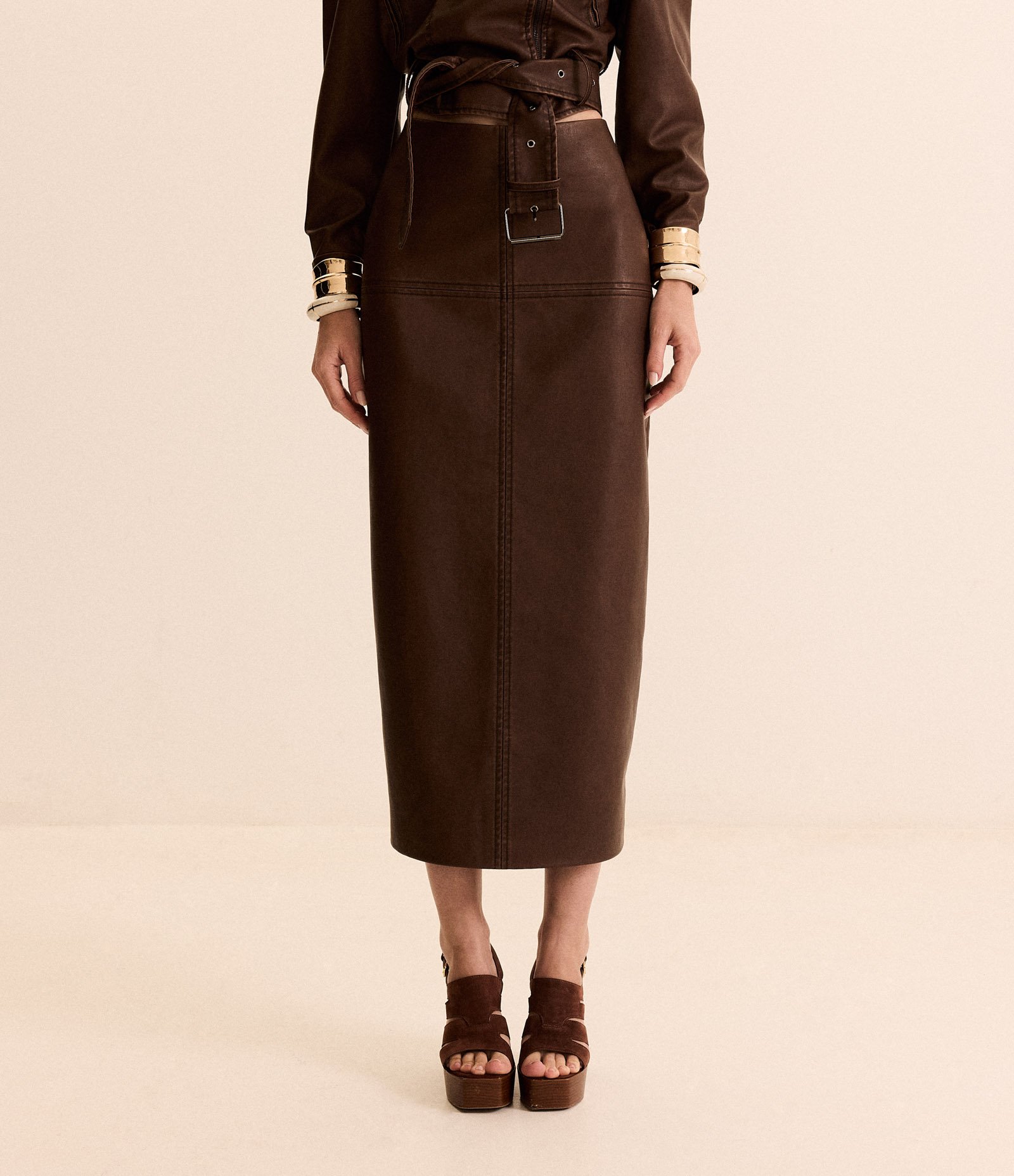 Saia Lápis Midi em PU com Zíper Frontal Marrom 2