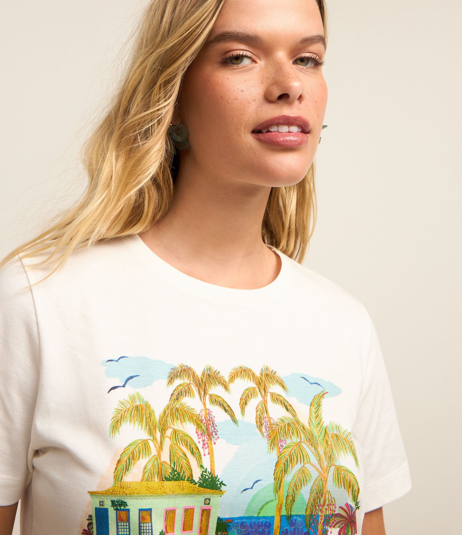 Blusa T-shirt em Algodão com Paetês Bordados e Estampa Paraíso Tropical Branco 3