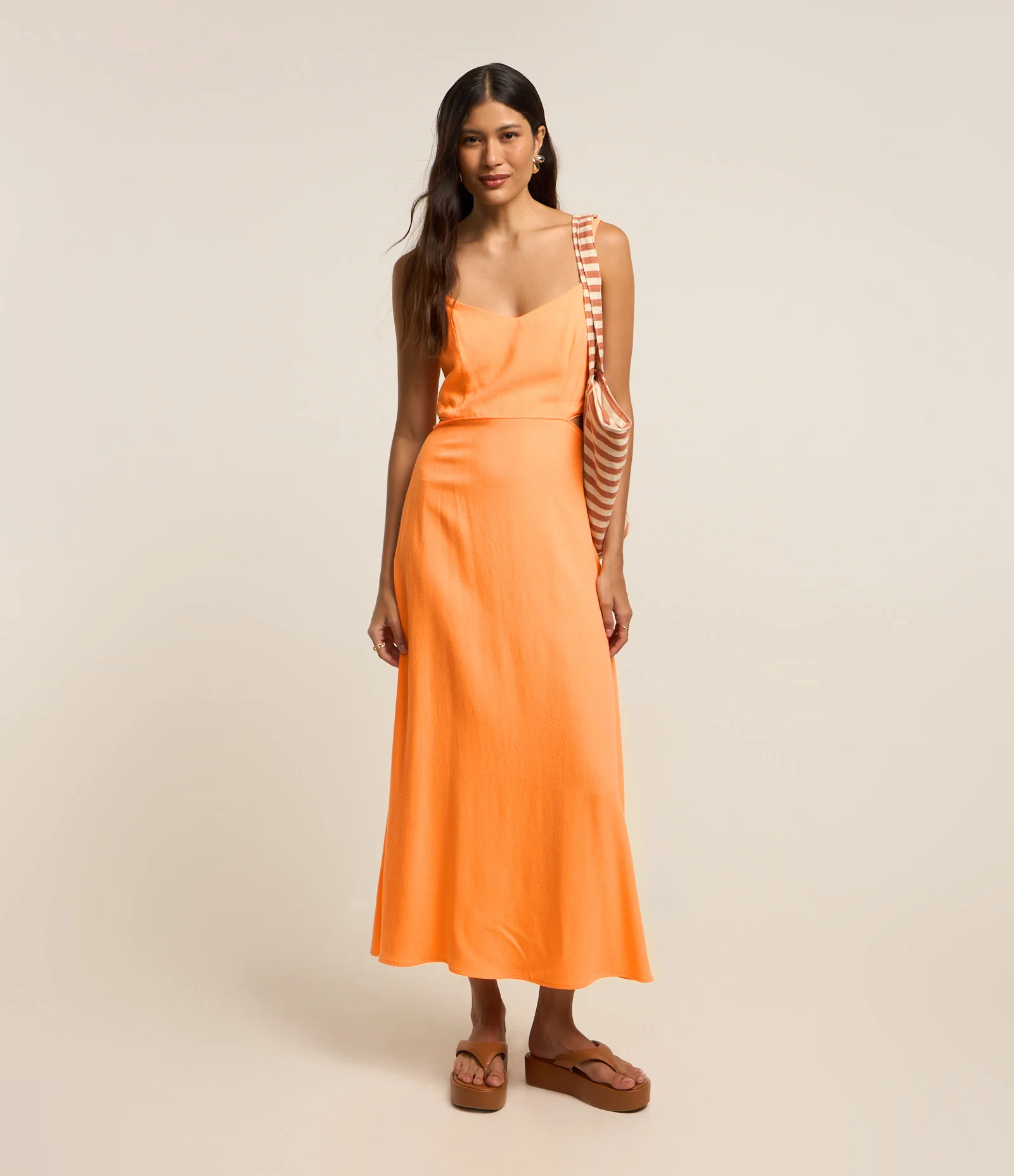 Vestido New Midi em Viscose e Linho e Recortes na Cintura Amarelo 1