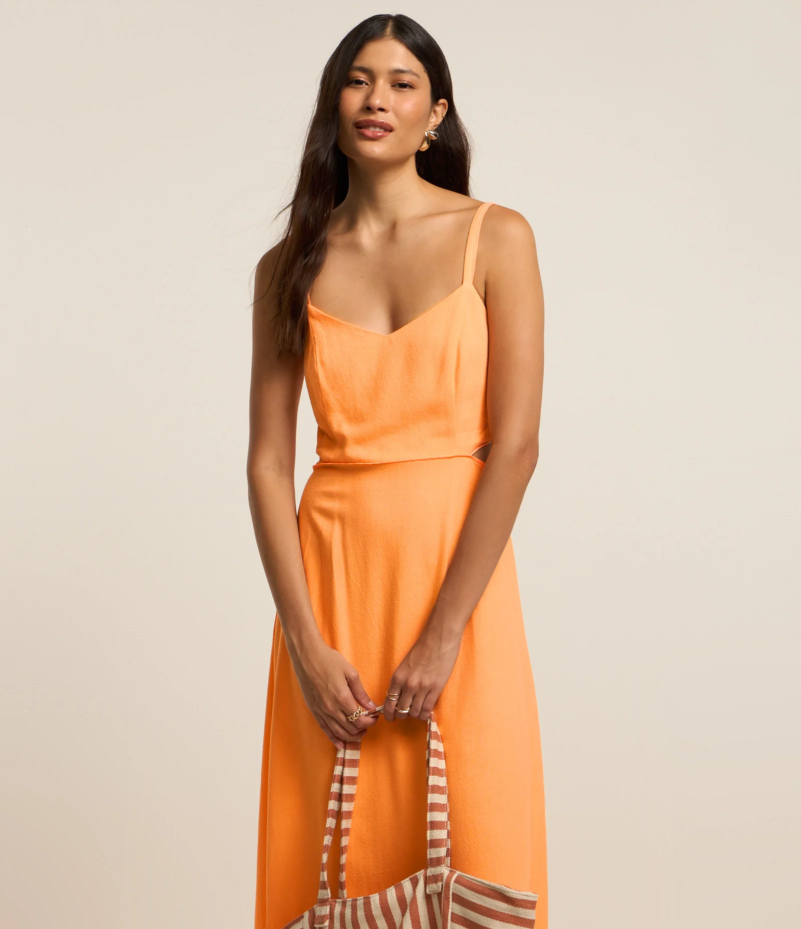 Vestido New Midi em Viscose e Linho e Recortes na Cintura Amarelo 2