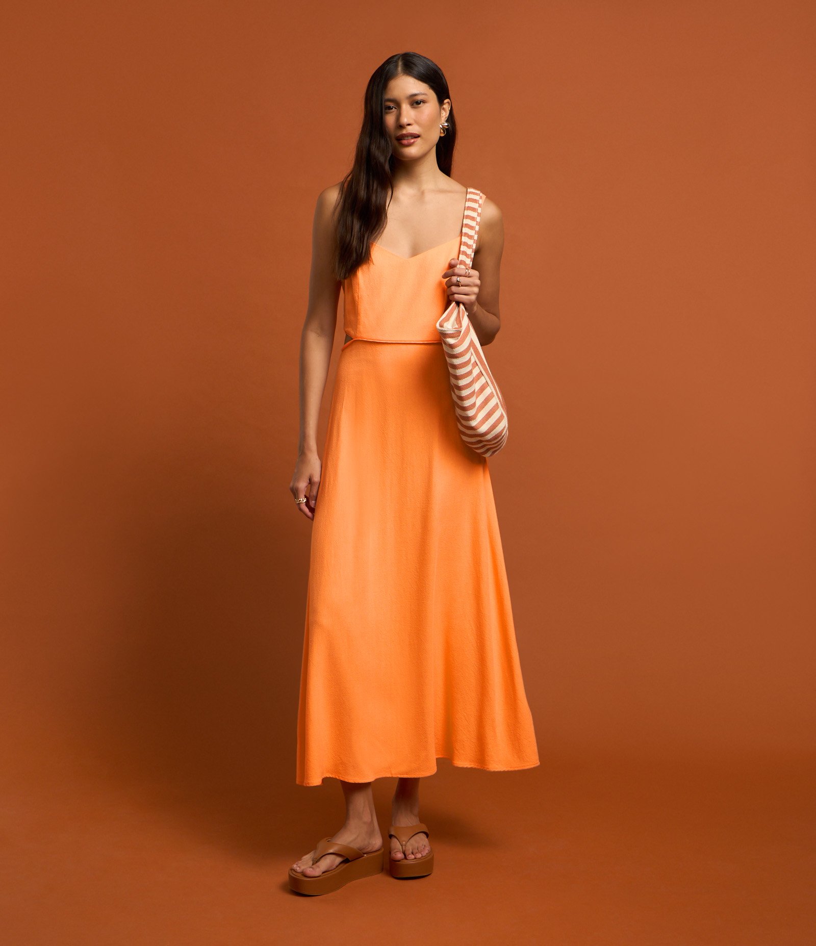 Vestido New Midi em Viscose e Linho e Recortes na Cintura Amarelo 4