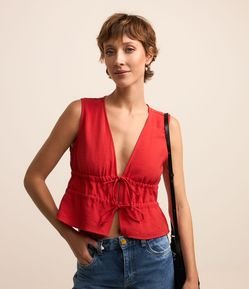 Blusa Alfaiatada Sem Manga com Amarração e Franzido