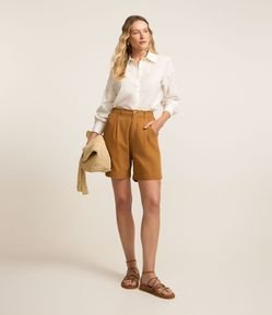 Bermuda em Sarja com Cós Elástico e Pregas