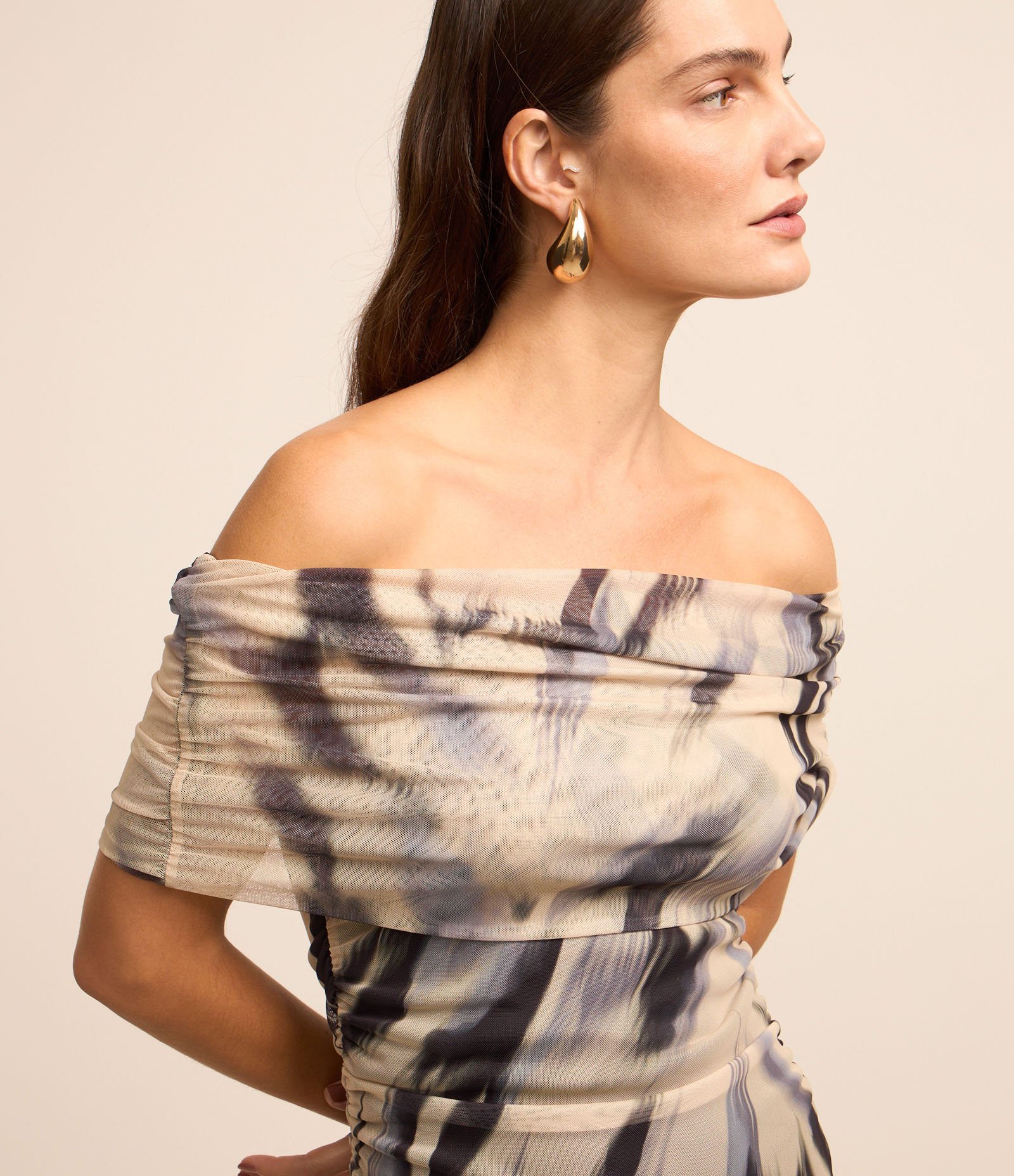 Vestido Midi em Tule Ombro a Ombro com Camada e  Animal Print Multicores 1