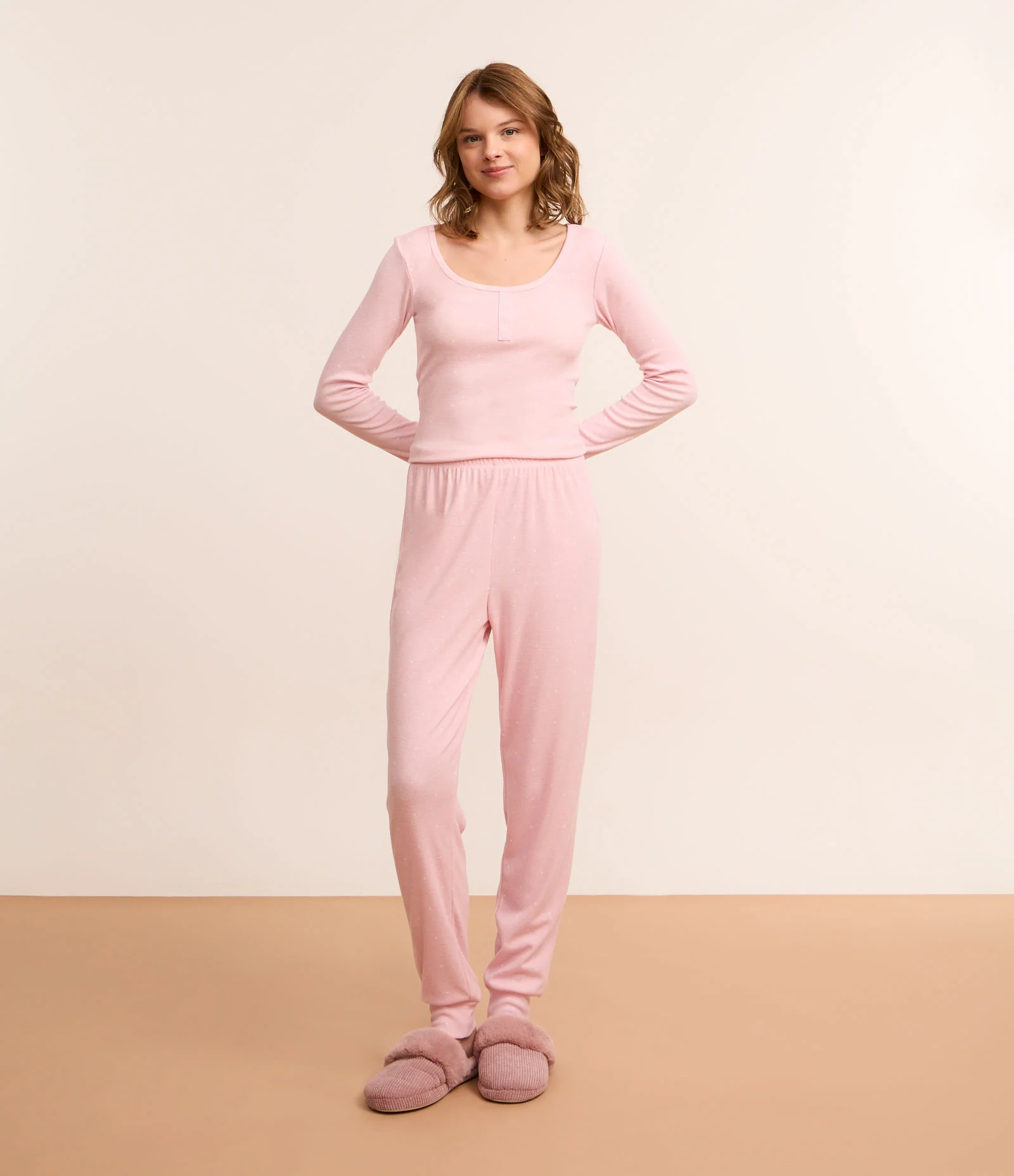 Pijama Longo em Ribana com Estampa Poá Rosa 1