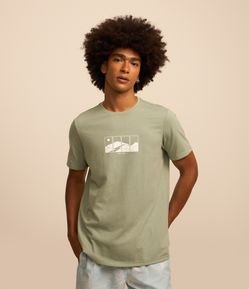 Camiseta Regular em Algodão com Estampa de Montanha