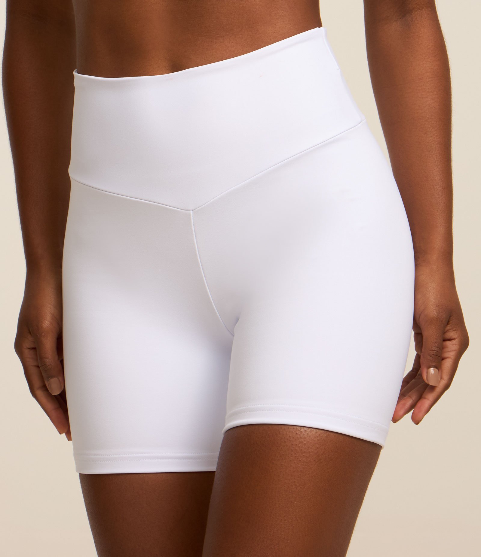 Bermuda Esportiva em Microfibra com Elástico no Cós Branco 2