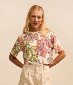 Blusa T-shirt em Crepe com Estampa de Bananas