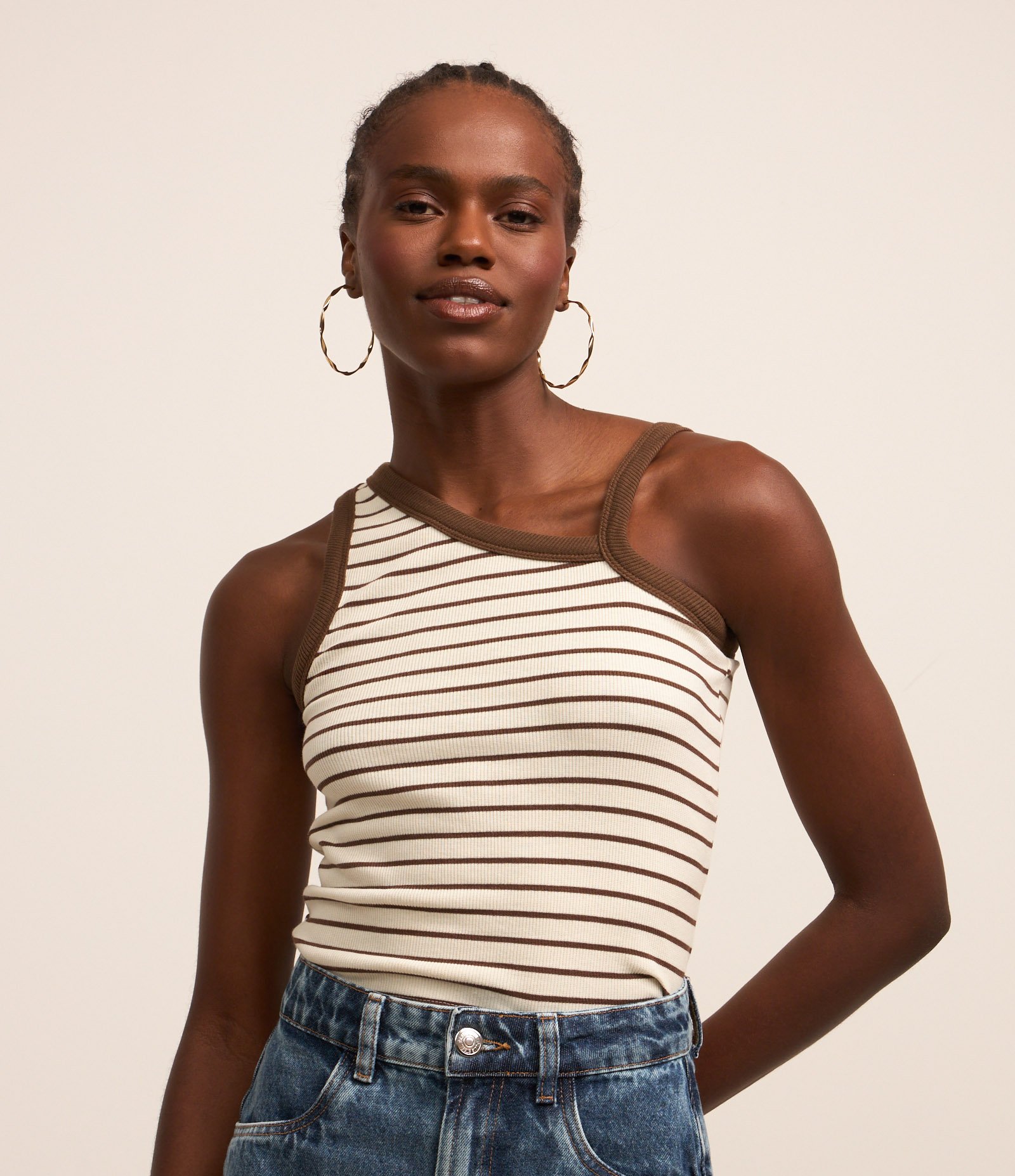 Blusa Regata em Ribana Listrada com Decote Assimétrico Marrom/Branco 1