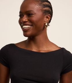 Blusa Alongada em Viscose com Decote Canoa