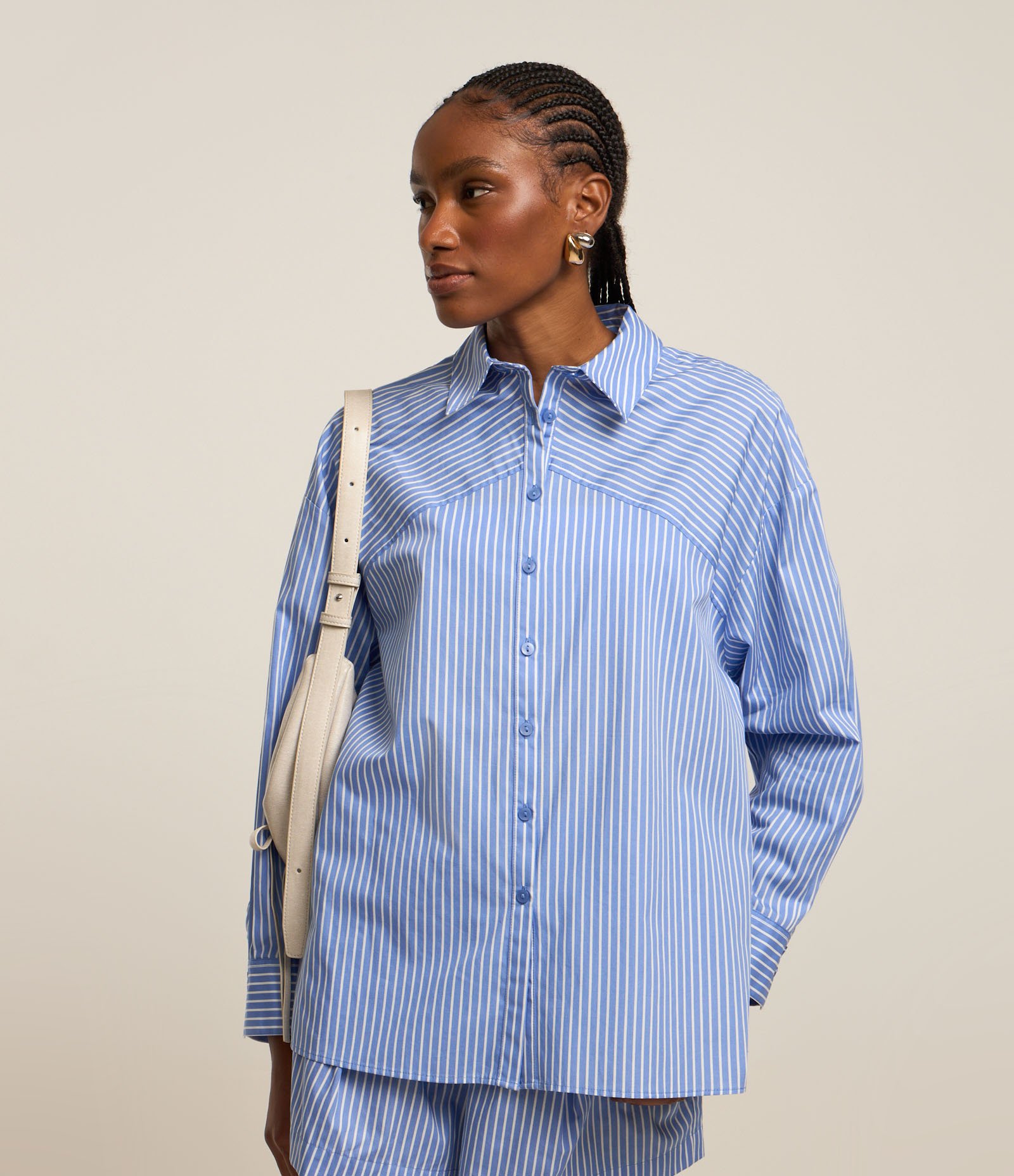 Camisa Oversized em Tricoline Listrada com Recorte nos Ombros 1
