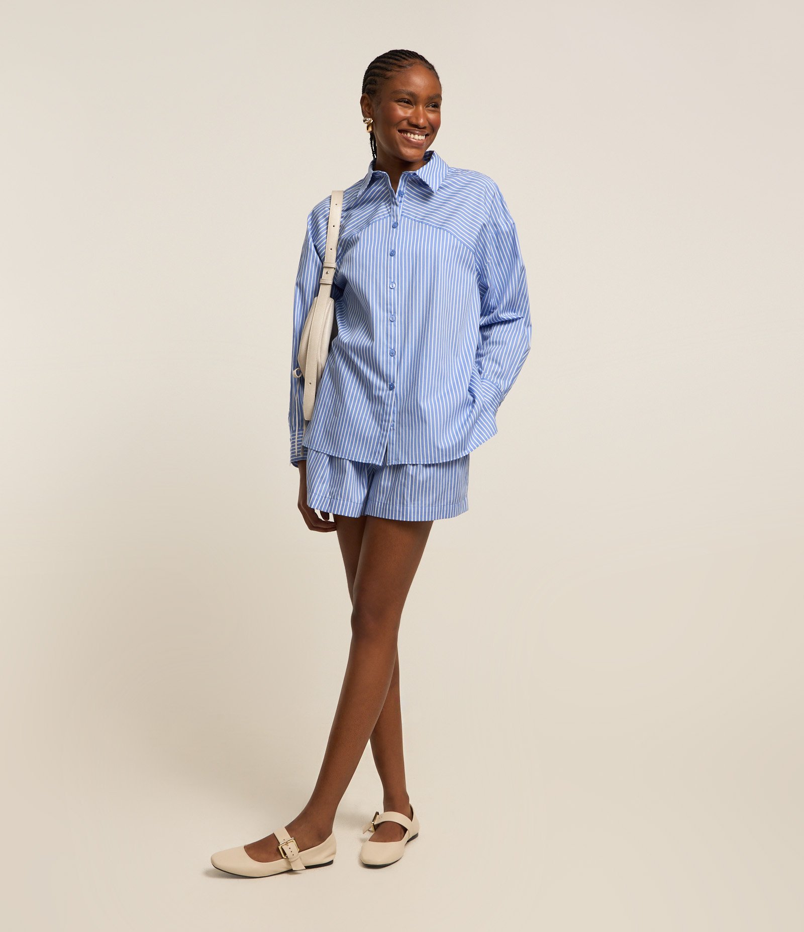 Camisa Oversized em Tricoline Listrada com Recorte nos Ombros 2