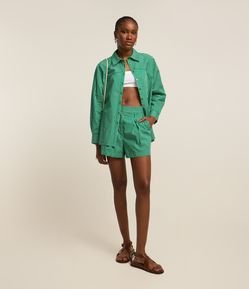 Short Regular em Tricoline com Listras e Pregas