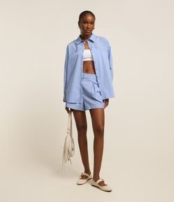Short Regular em Tricoline com Listras e Pregas