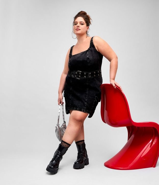 Vestido Curto em Jeans com Bolso Cargo e Cinto Curve & Plus Size