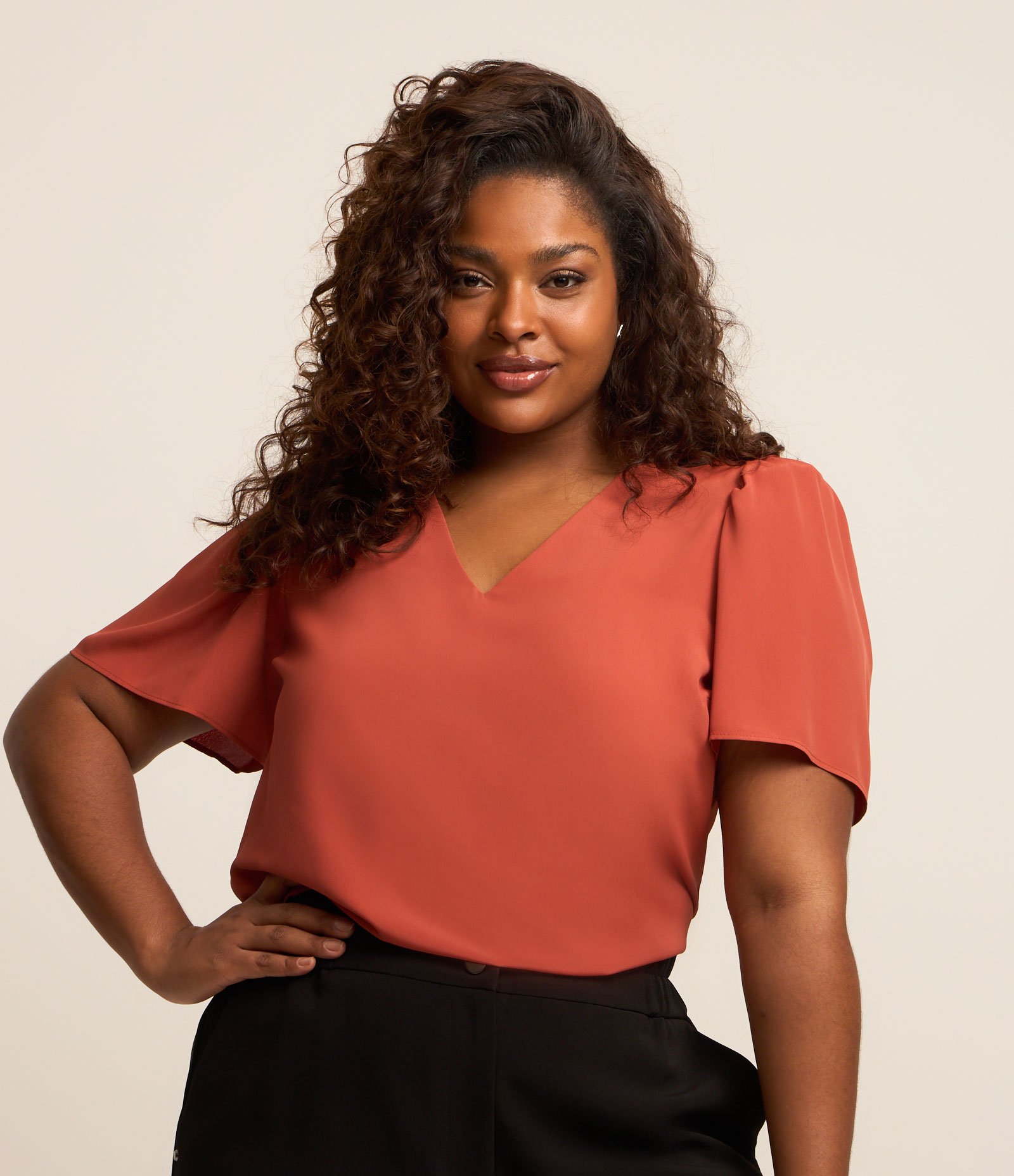 Blusa em Crepe com Manga Bufante Curve & Plus Size Marrom Telha 1