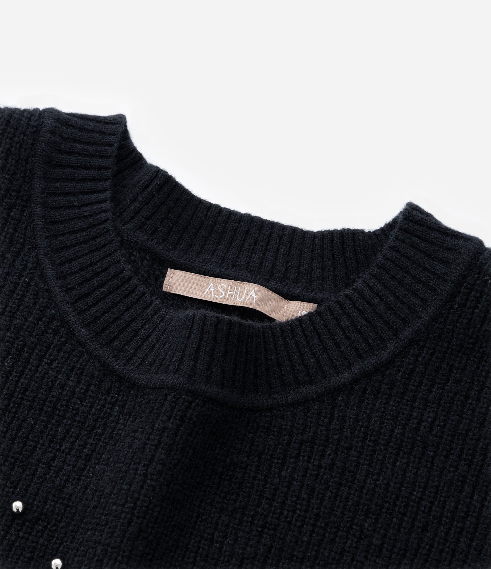 Suéter Cropped em Tricô Leve com Tachinhas Curve & Plus Size Preto 8