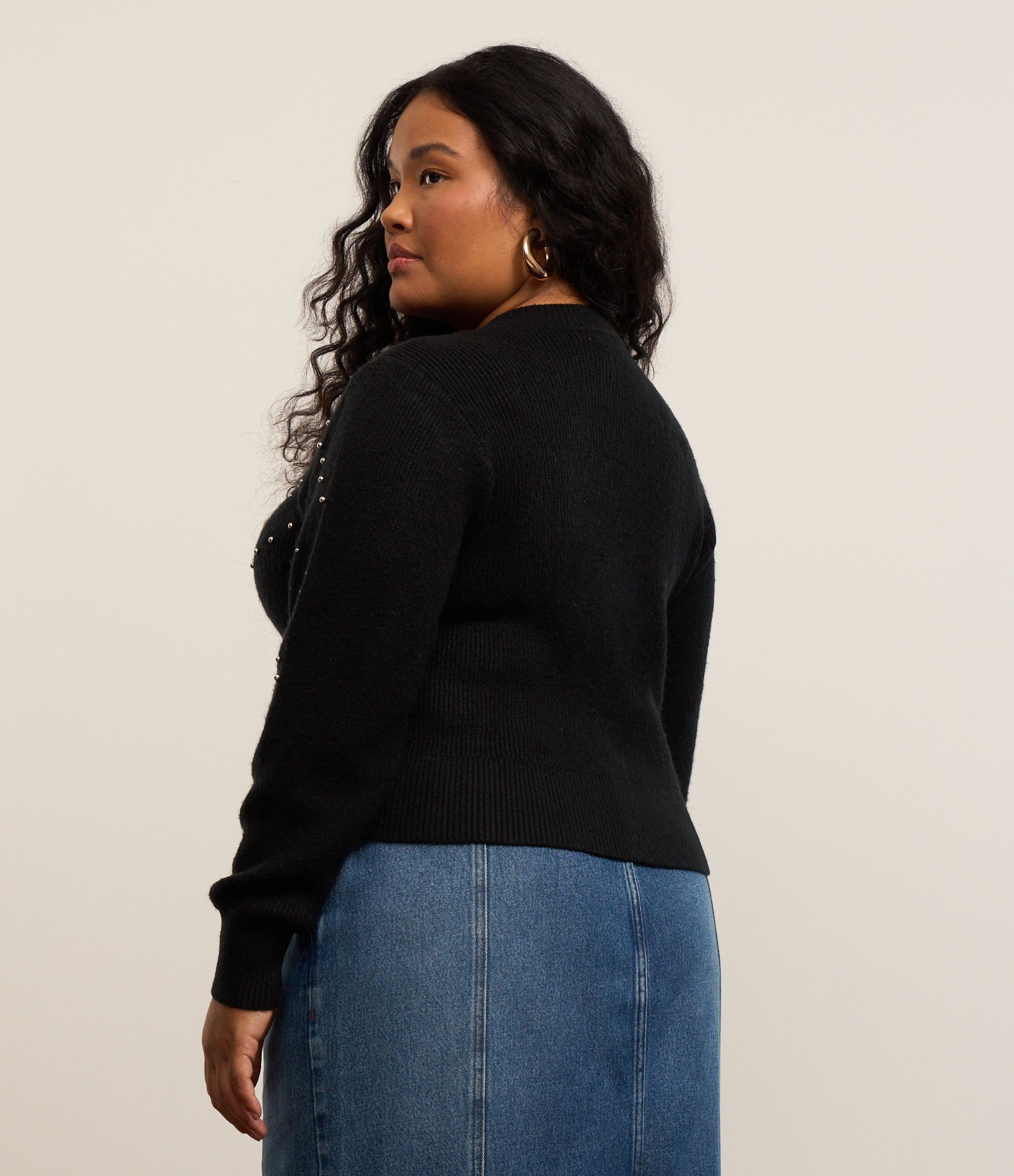Suéter Cropped em Tricô Leve com Tachinhas Curve & Plus Size Preto 3
