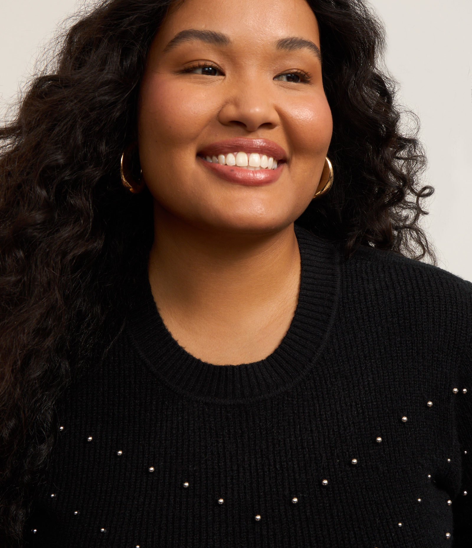 Suéter Cropped em Tricô Leve com Tachinhas Curve & Plus Size Preto 4