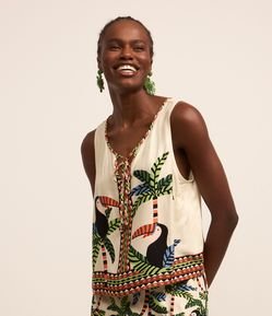 Blusa em Viscose sem Manga e Estampa Tucanos