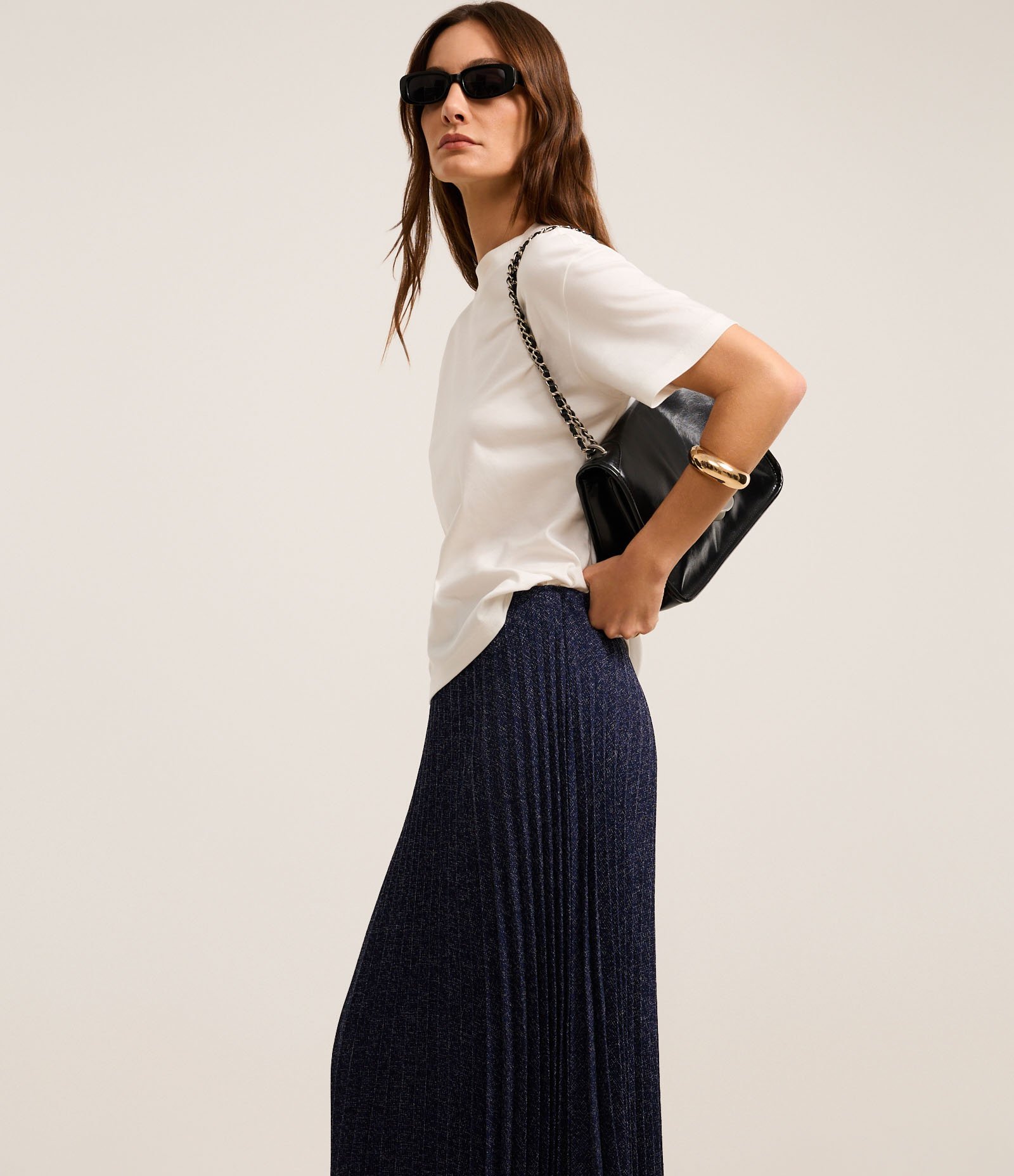 Saia Midi Alfaiatada com Textura Plissada Azul 5