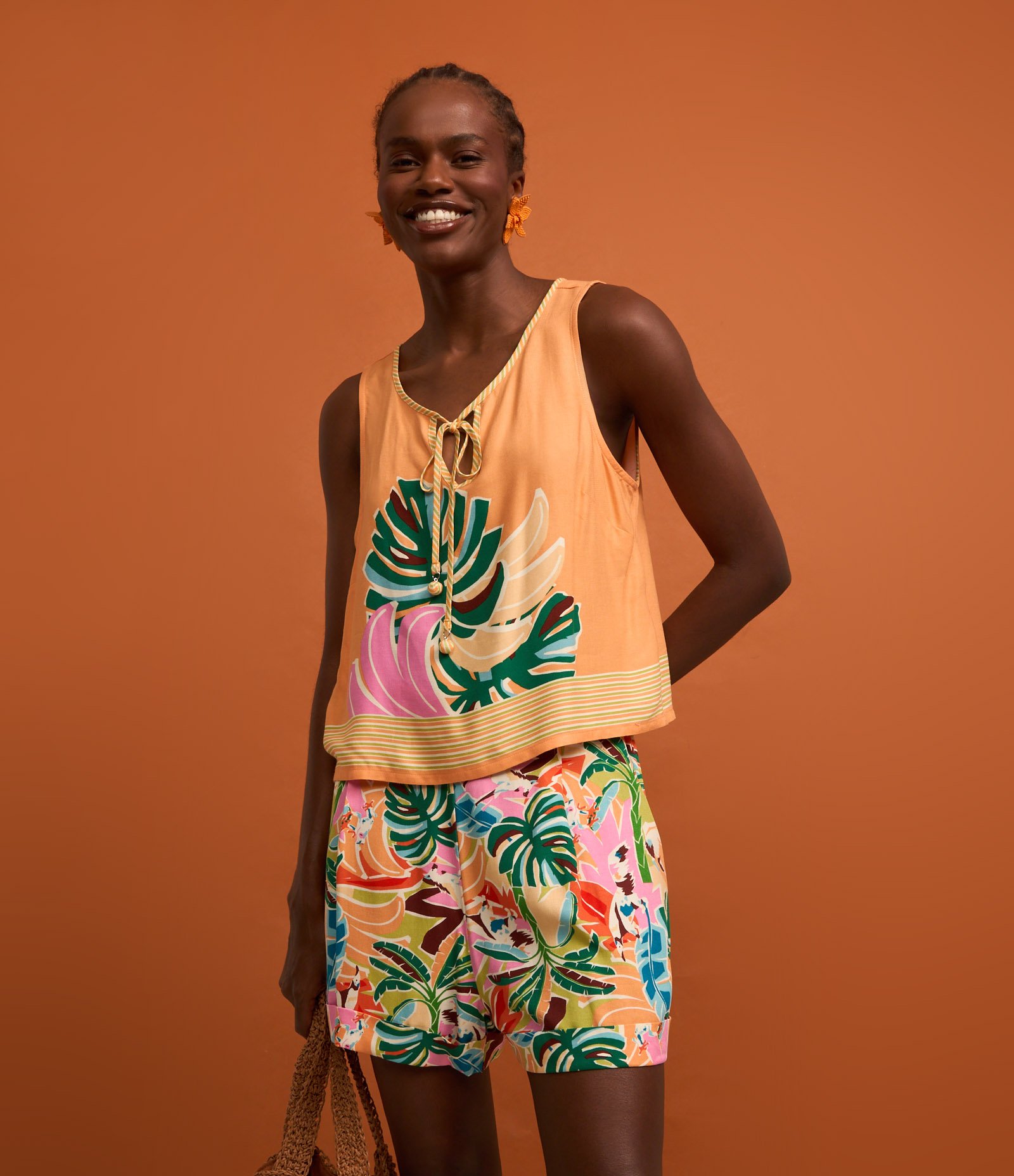 Short Curto em Twill com Estampa de Folhagens Laranja 5