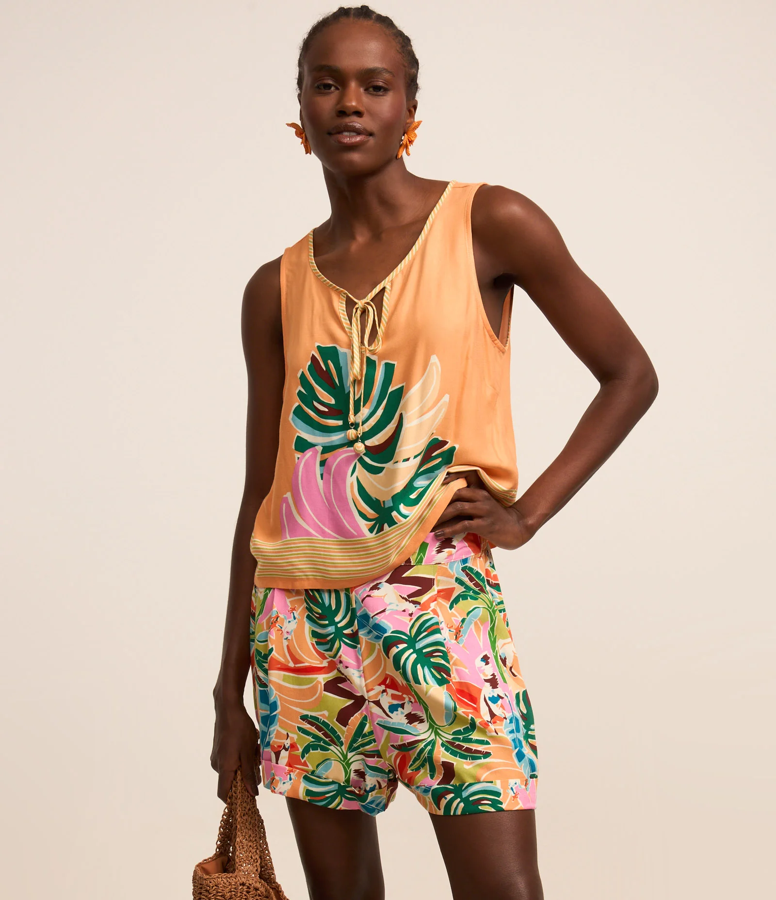 Short Curto em Twill com Estampa de Folhagens Laranja 2