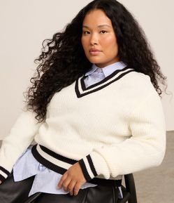 Suéter em Tricô com Detalhes Contrastantes Curve & Plus Size