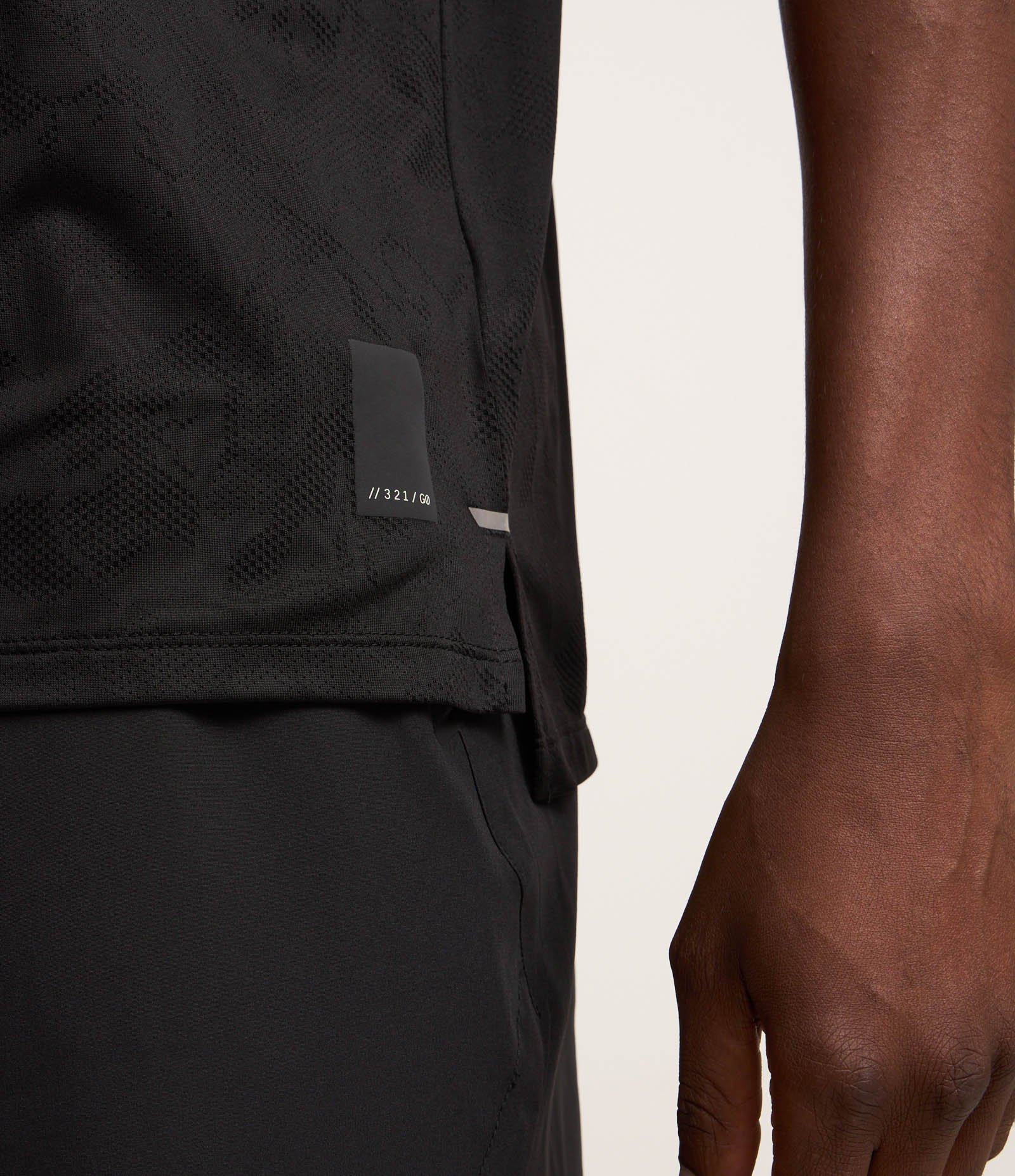 Camiseta Esportiva em Tecnologia Dry com Estampa Jacquard Preto 3