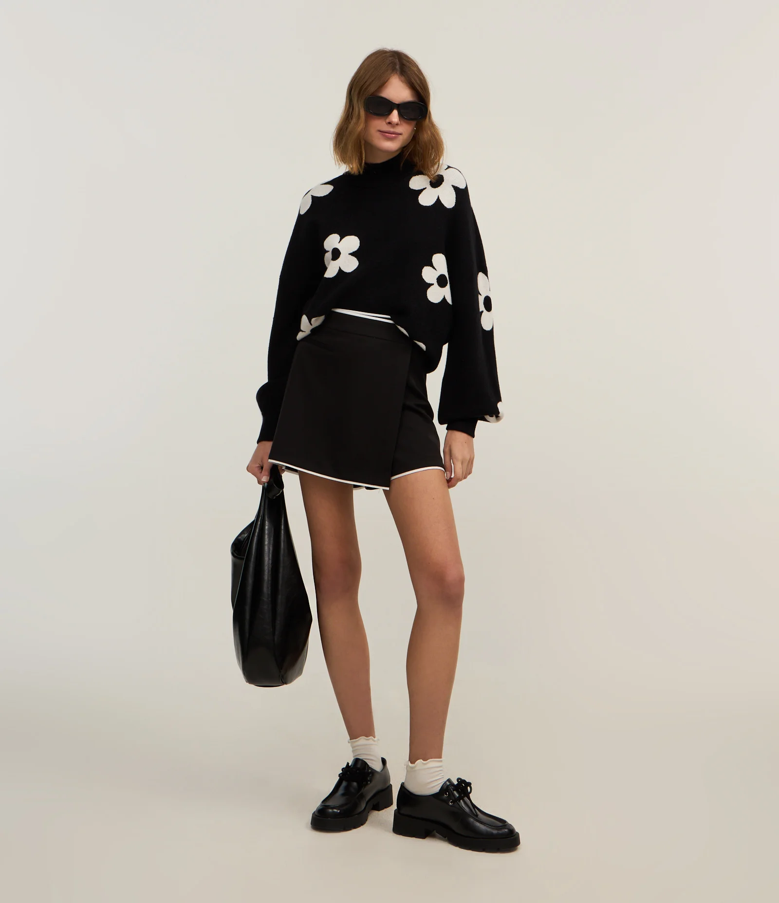 Short Saia em Alfaiataria com Pipping Contrastante Preto 1