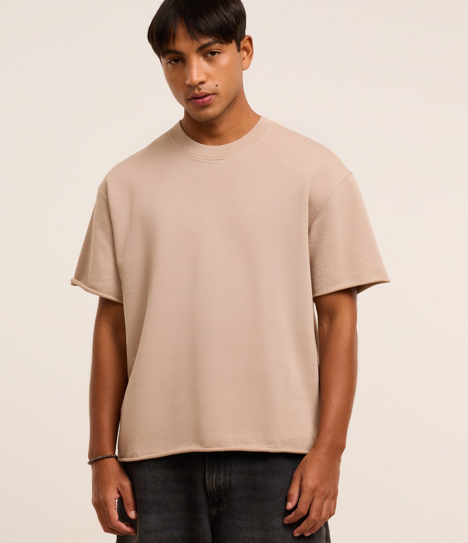 Camiseta Boxy em Moletinho com Barra Cortada a Fio Bege 1