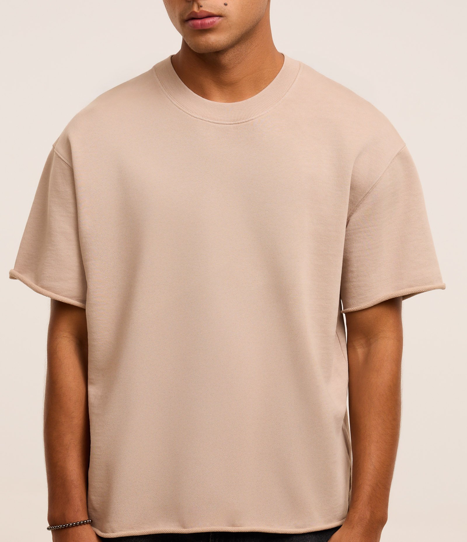 Camiseta Boxy em Moletinho com Barra Cortada a Fio Bege 3