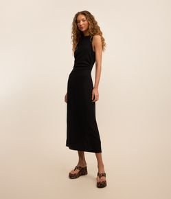 Vestido New Midi Texturizado com Decote Halter e Recorte Gota