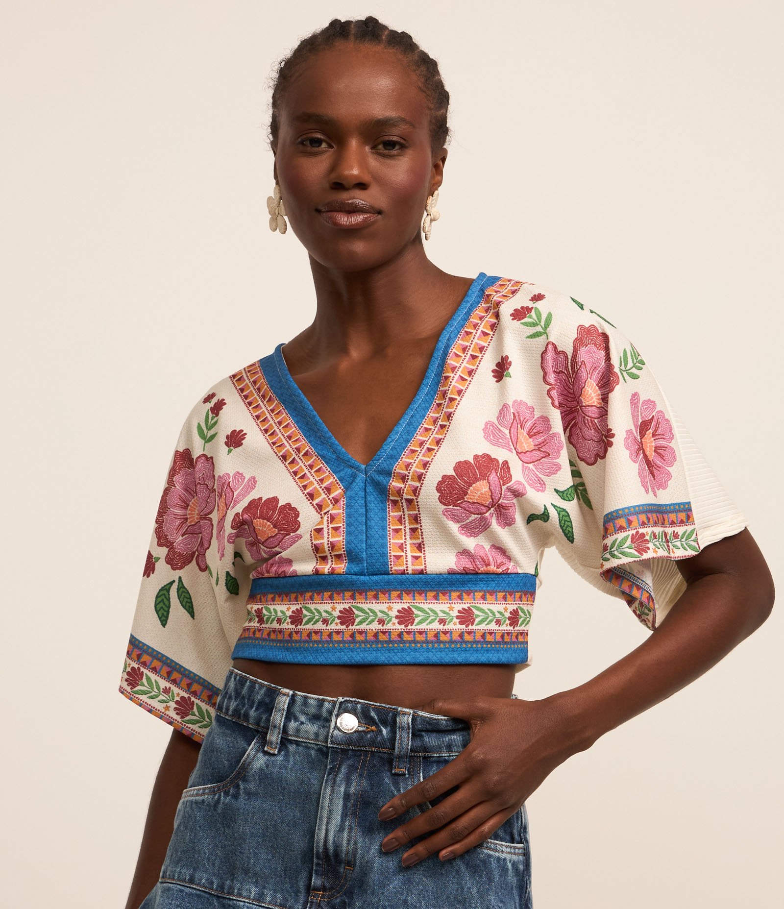 Blusa Cropped Texturizada com Estampa Floral Branco 3