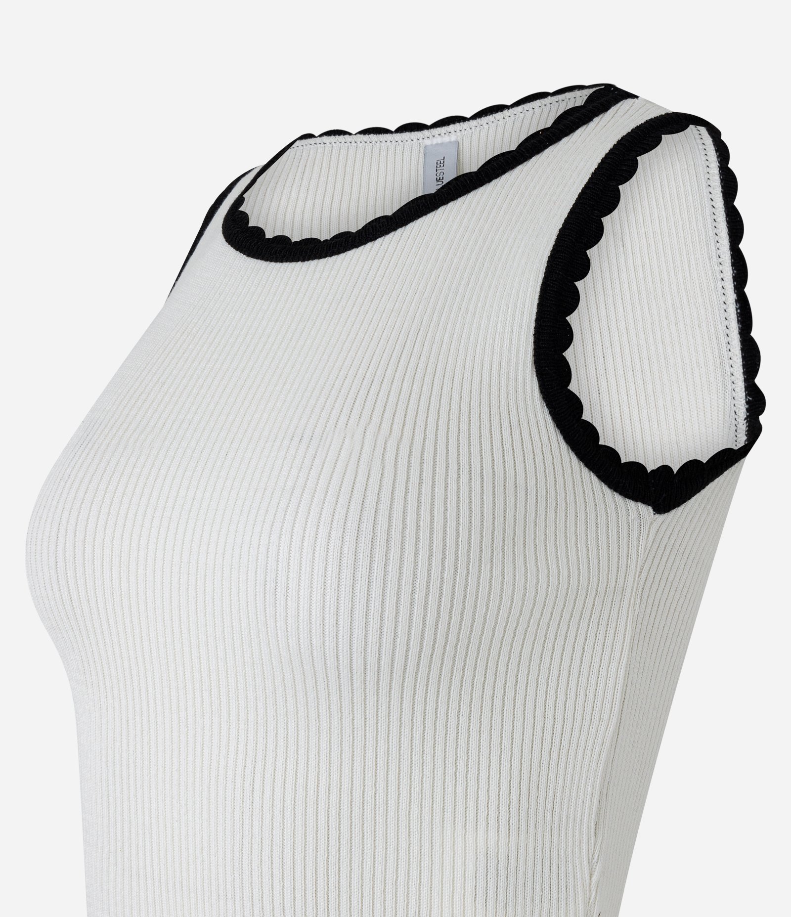 Blusa Regata Baby Look com Textura e Detalhe de Ondinhas nos Viés Branco 5
