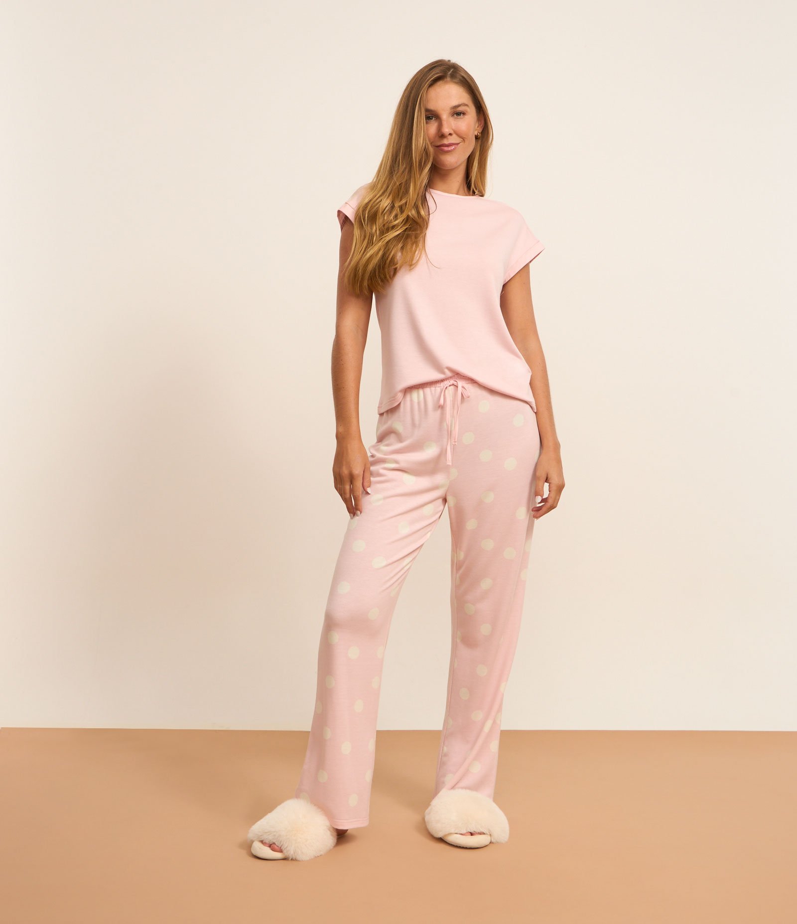 Pijama com Toque Macio Detalhes de Cetim e Calça Poá Rosa 1
