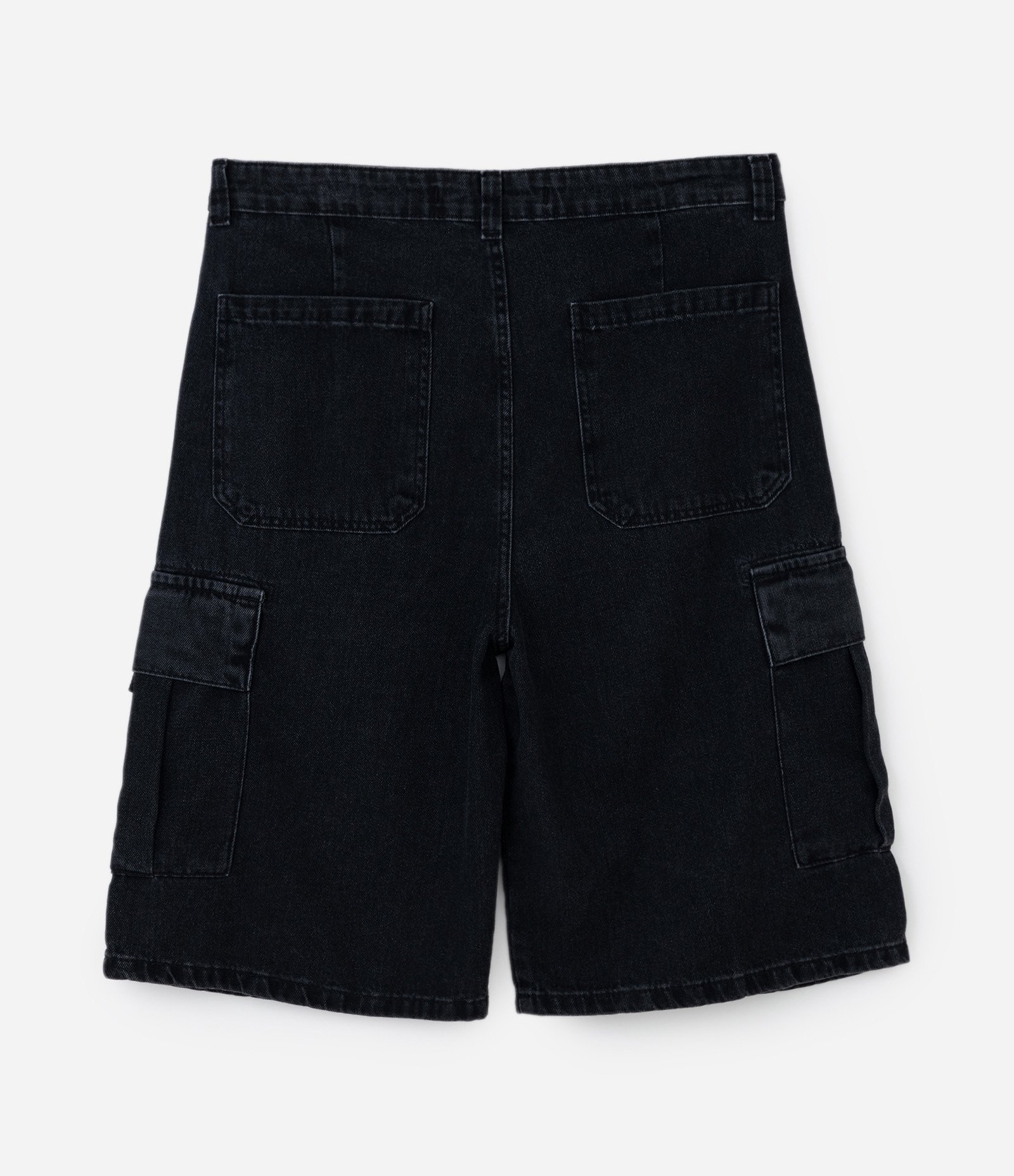 Bermuda Skater em Jeans com Bolsos Cargo Preto 7