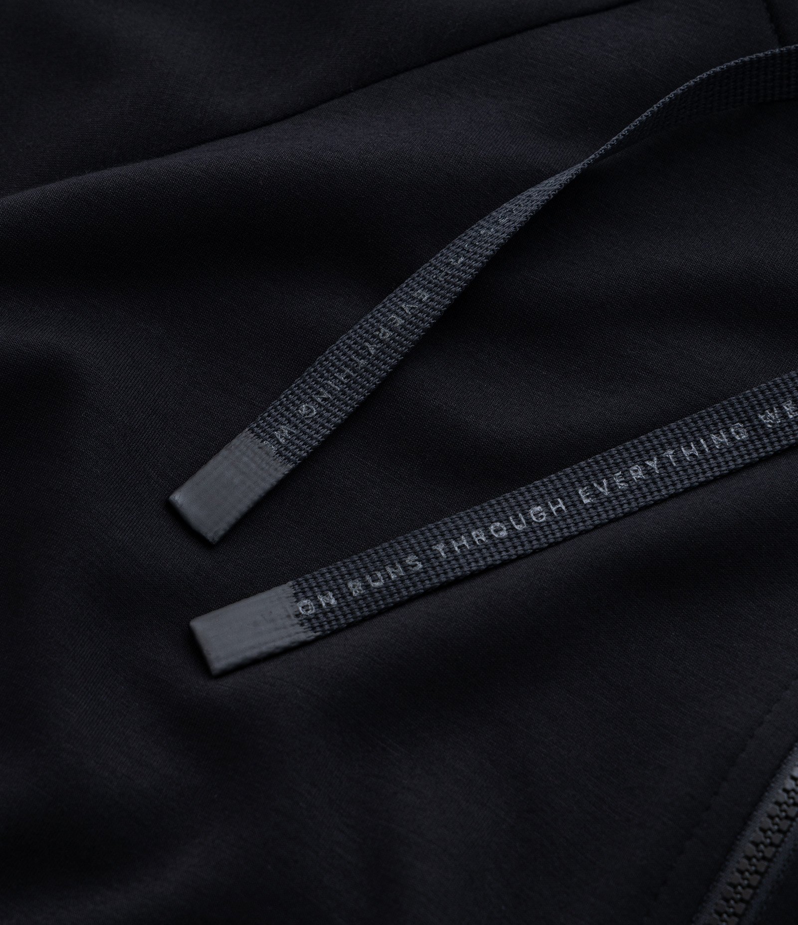 Jaqueta Esportiva com Capuz e Manga Raglan Curve e Plus Size Preto 8