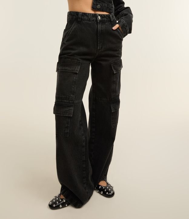 Calça Anos 90 em Jeans com Bolso Cargo