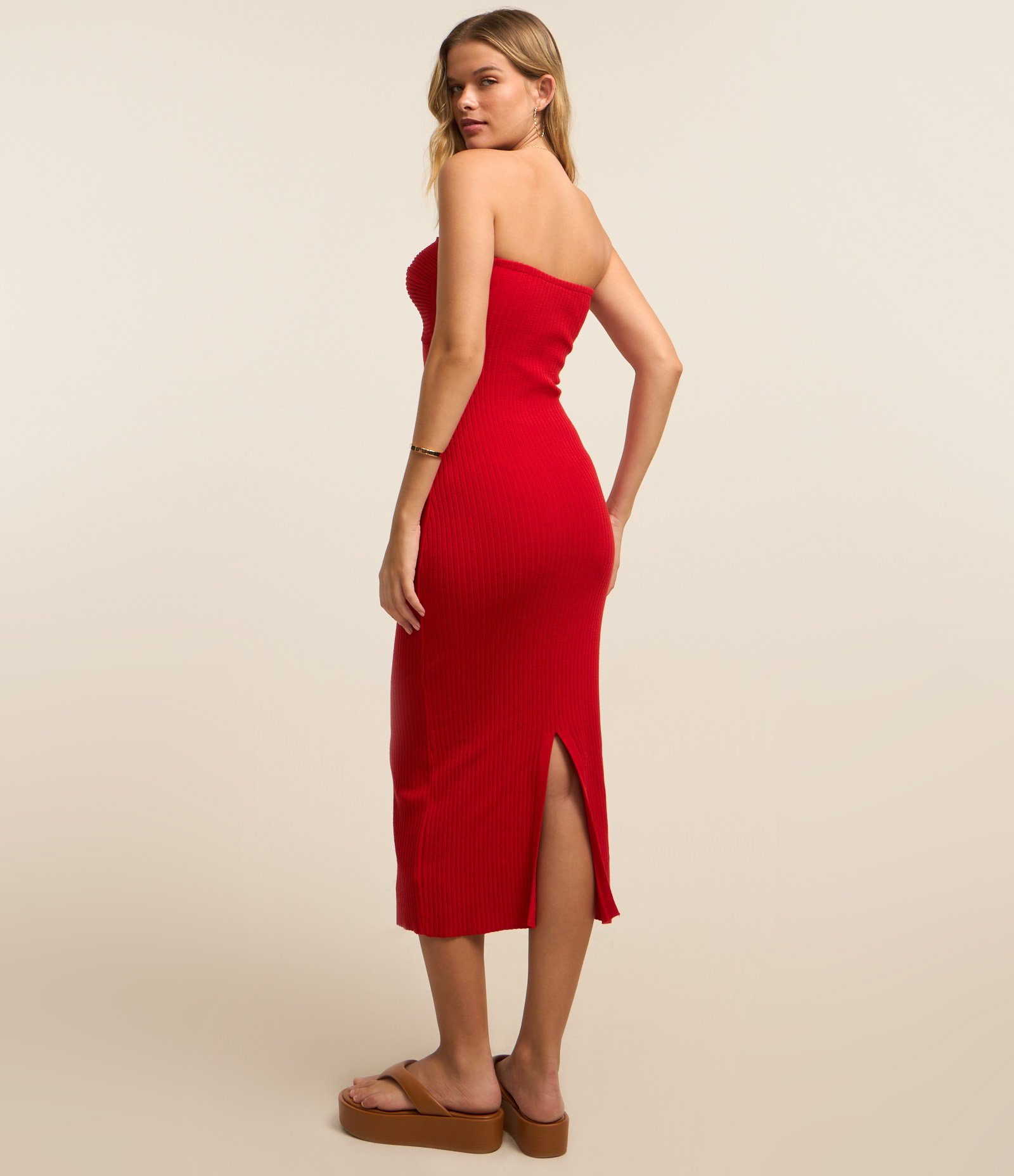 Vestido Midi Tomara que Caia em Tricô com Fenda e Textura Canelada Vermelho 4