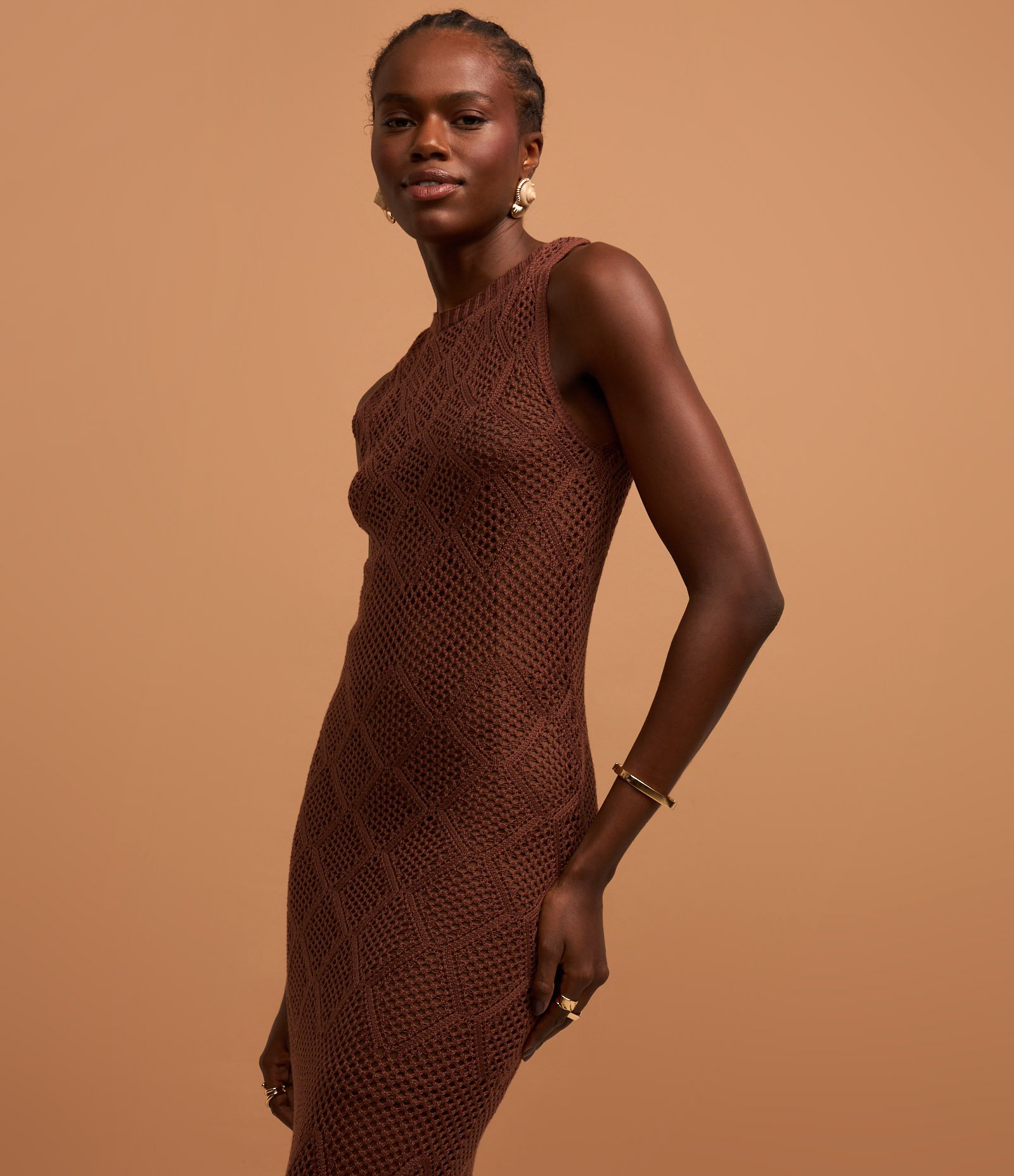 Vestido New Midi em Tricô com Decote Halter e Ponto Crochetado Marrom 5