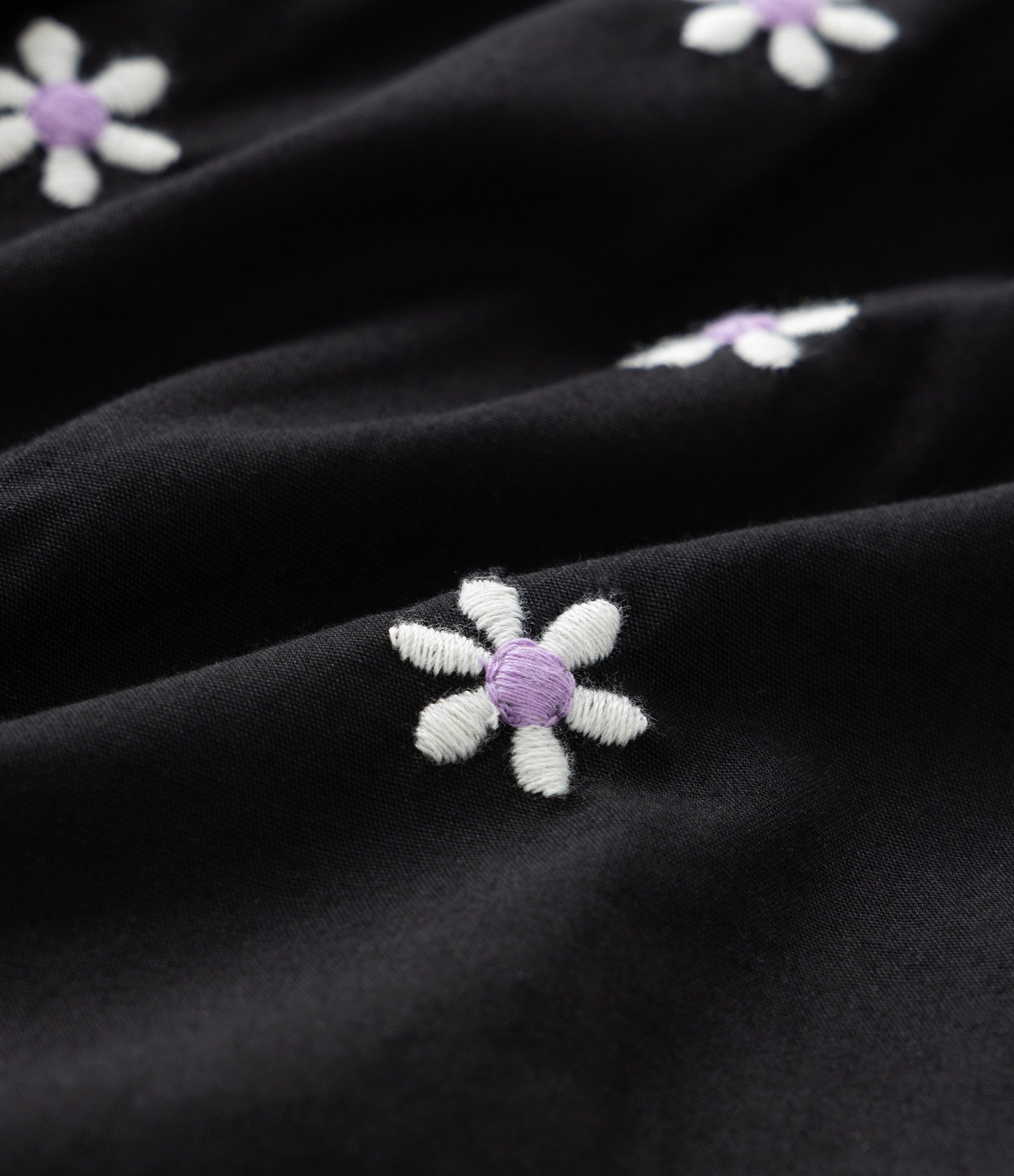 Short Clochard Infantil com Bordado de Margaridas - Tam 5 a 14 Anos Preto 3