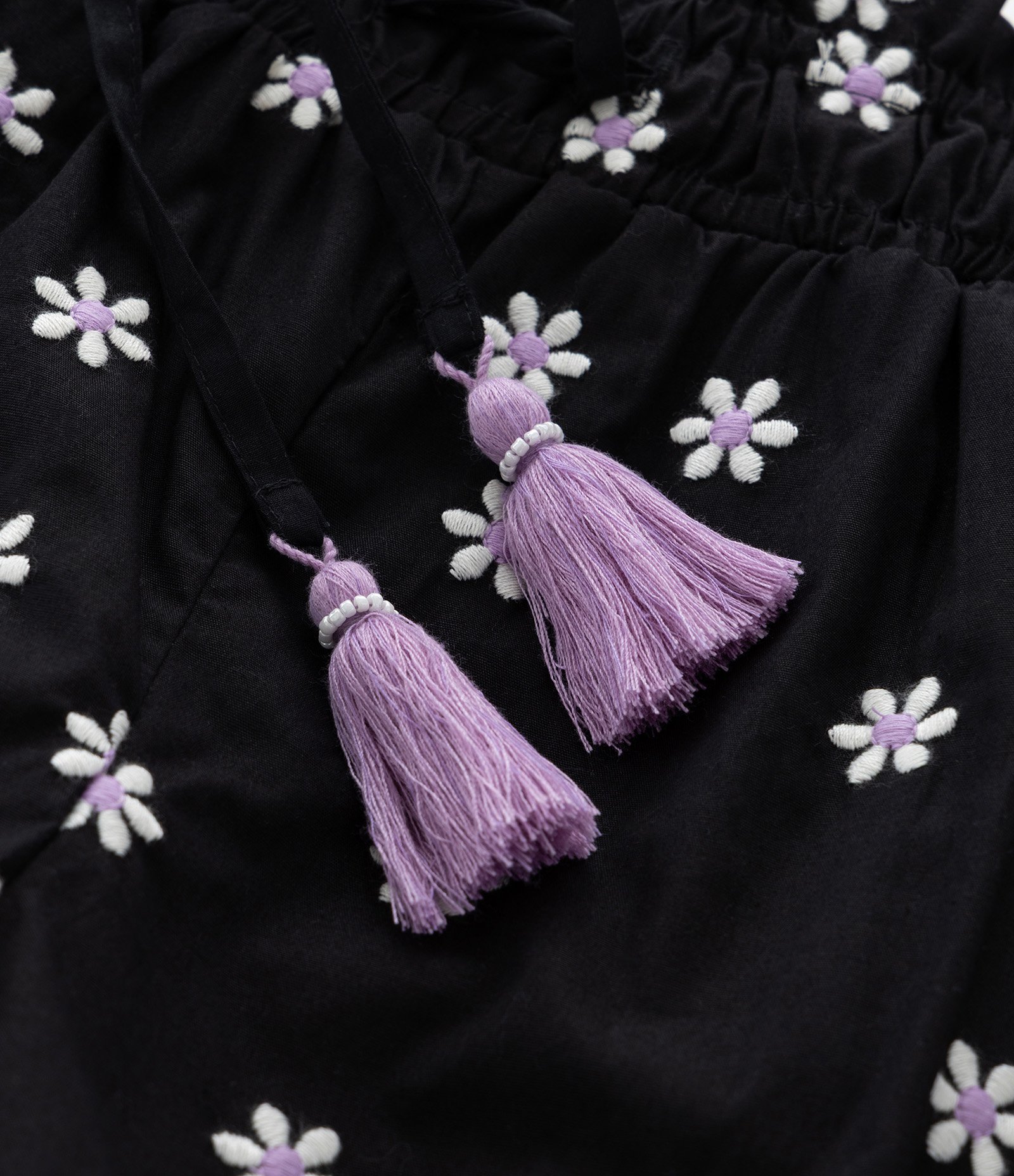 Short Clochard Infantil com Bordado de Margaridas - Tam 5 a 14 Anos Preto 5