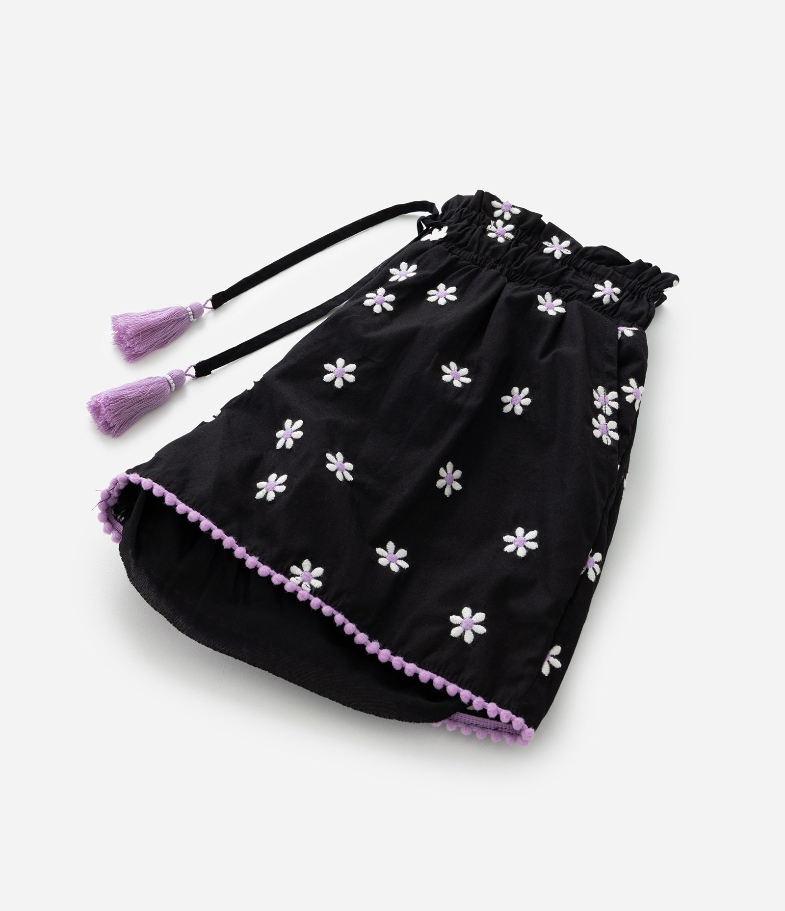 Short Clochard Infantil com Bordado de Margaridas - Tam 5 a 14 Anos Preto 6