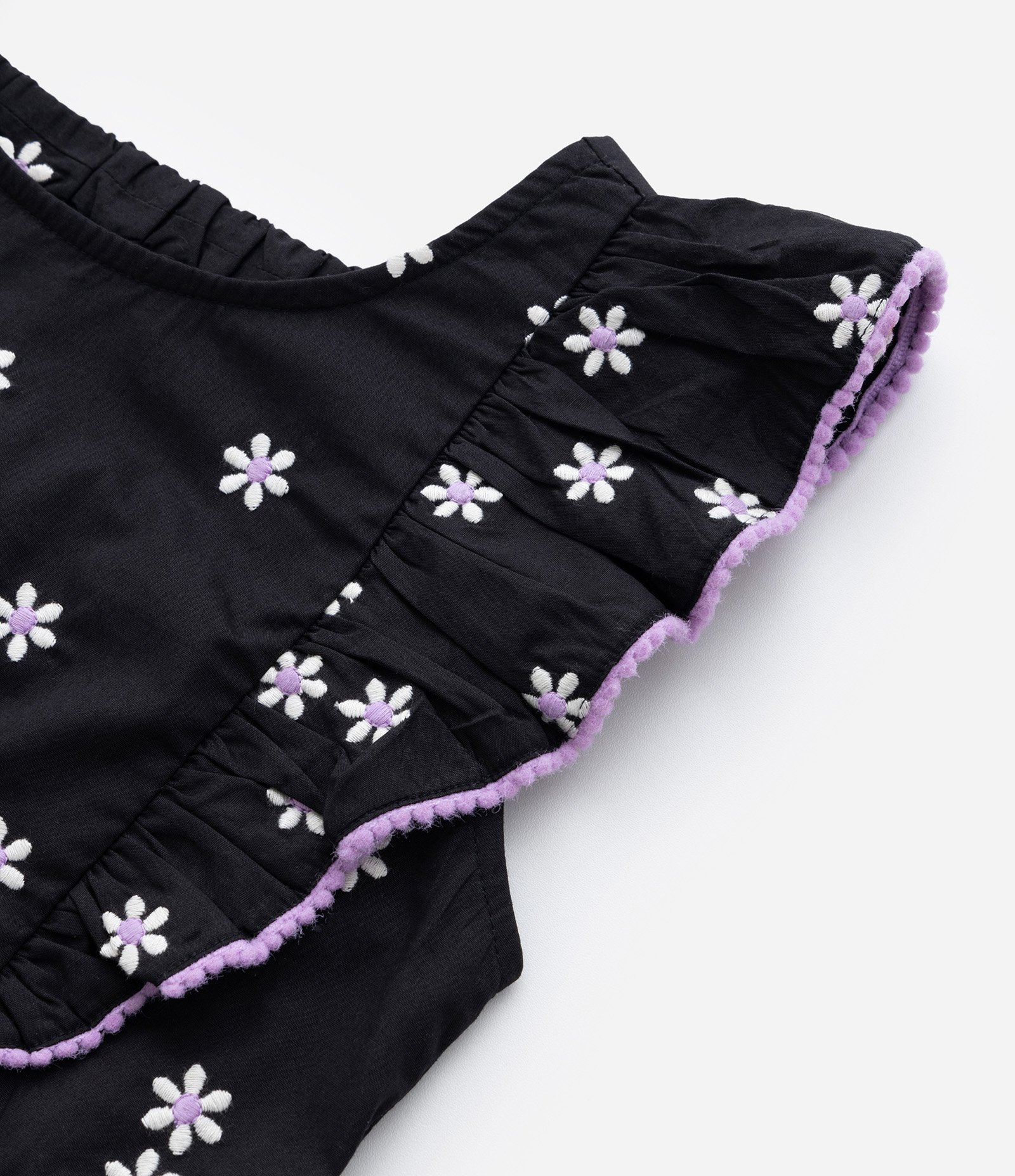 Blusa Cropped Infantil com Babados e Bordado Margaridas - Tam 5 a 14 Anos Preto 4
