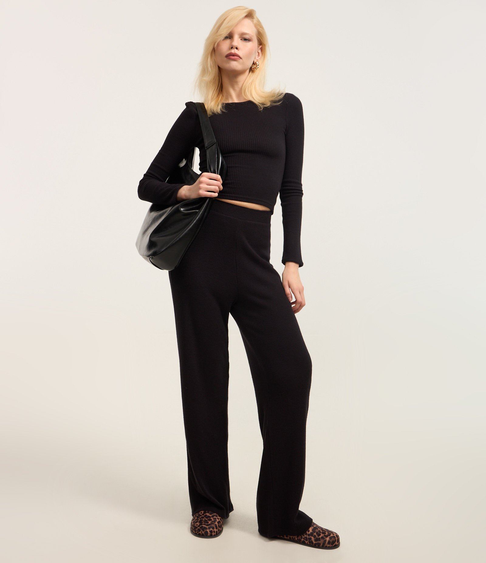 Blusa Texturizada em Malha Quentinha Preto 2