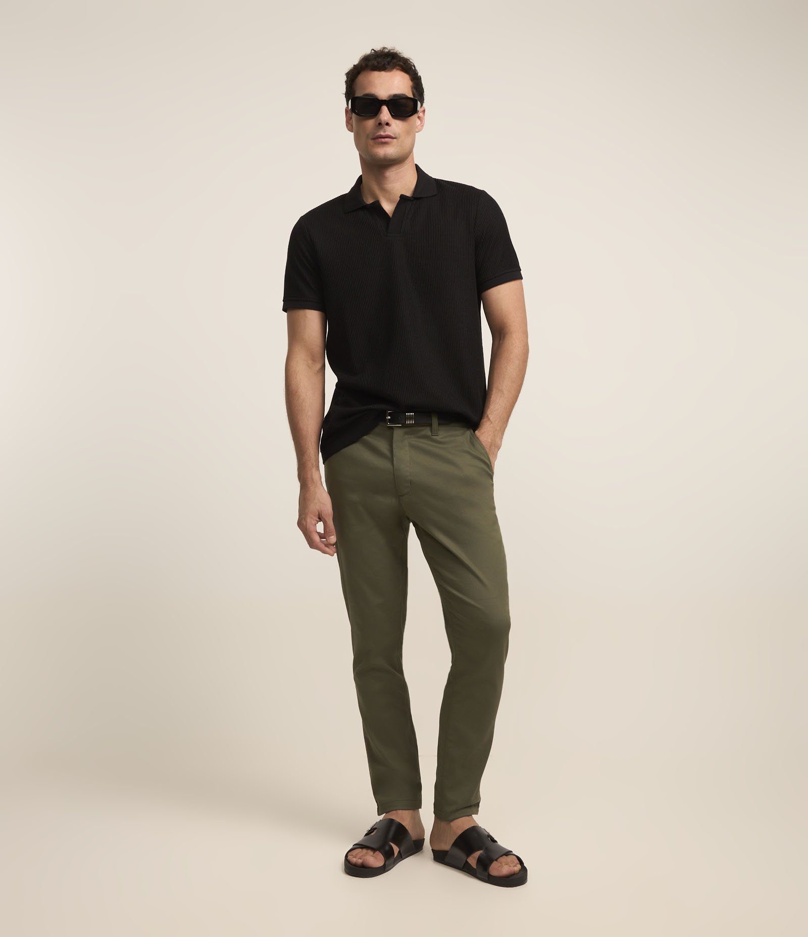 Calça Slim em Sarja Cós com Passantes e Bolso Verde 1