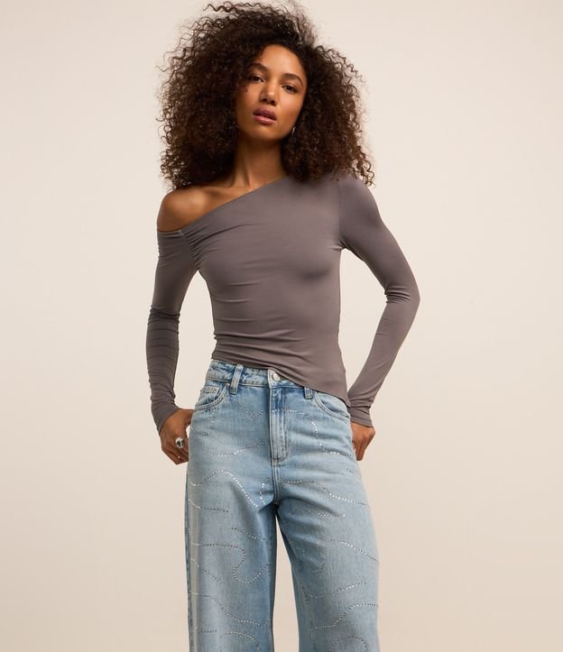 Calça Wide Leg em Jeans com Ondinhas de Brilhos Aplicados